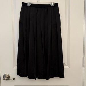 Uniqlo Women’s Size Small Black Pleated Midi Skirt